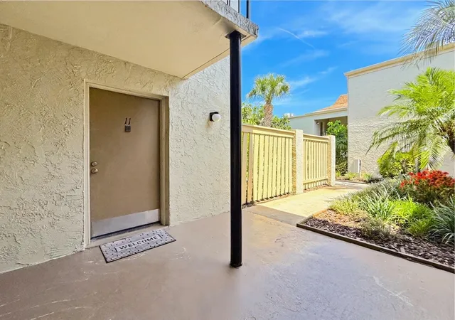 Photo 3 of Condo for sale at 3284 S Semoran Blvd #11, Orlando, FL 32822 | MLS# O6441366 | Listing updated on 2026-09-16