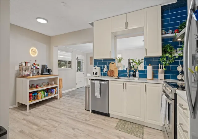 Photo 2 of Single family home for sale at 1124 W Desoto St, Clermont, FL 34711 | MLS# O6441376 | Listing updated on 2026-09-14