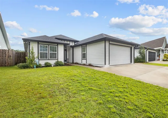 Photo 1 of Single family home for sale at 12635 Nw 162nd Drive, Alachua, FL 32615 | MLS# GC543475 | Listing updated on 2026-09-14