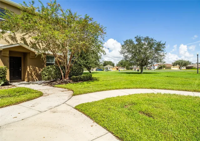 Photo 3 of Condo for sale at 2109 Betsy Ross Ln #B, Saint Cloud, FL 34769 | MLS# O6441381 | Listing updated on 2026-10-03