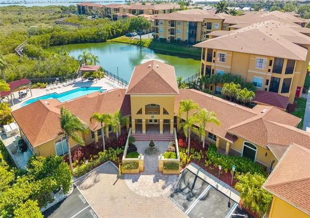 Listing Photo 3 - Condo for sale in building located at 4333 Bayside Vlg Dr, Tampa, FL 33615 - Unit #320