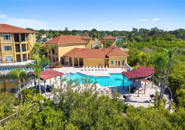 Listing Photo 5 - Condo for sale in building located at 4333 Bayside Vlg Dr, Tampa, FL 33615 - Unit #320