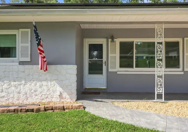 Photo 3 of Single family home for sale at 5677 W Pine Cir, Crystal River, FL 34429 | MLS# TB8548159 | Listing updated on 2026-09-14