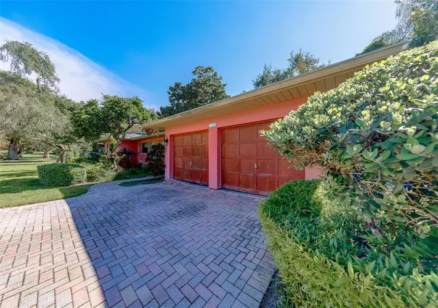Photo 2 of Single family home for sale at 1105 Woodcrest Ave, Clearwater, FL 33756 | MLS# TB8548162 | Listing updated on 2026-10-17