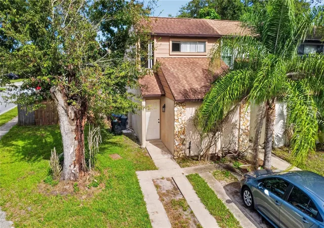 Photo 2 of Townhouse for sale at 2747 Gray Fox Ln, Orlando, FL 32826 | MLS# O6441385 | Listing updated on 2026-09-14