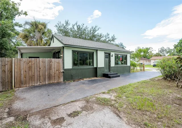 Photo 1 of Single family home for sale at 1700 Trotter Rd, Largo, FL 33774 | MLS# OM732163 | Listing updated on 2026-09-30