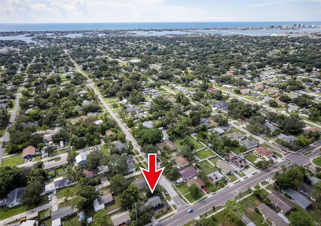 Photo 2 of Single family home for sale at 1700 Trotter Rd, Largo, FL 33774 | MLS# OM732163 | Listing updated on 2026-09-30