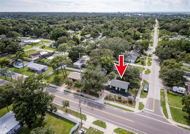 Photo 3 of Single family home for sale at 1700 Trotter Rd, Largo, FL 33774 | MLS# OM732163 | Listing updated on 2026-09-30