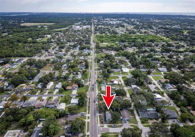 Photo 4 of Single family home for sale at 1700 Trotter Rd, Largo, FL 33774 | MLS# OM732163 | Listing updated on 2026-09-30