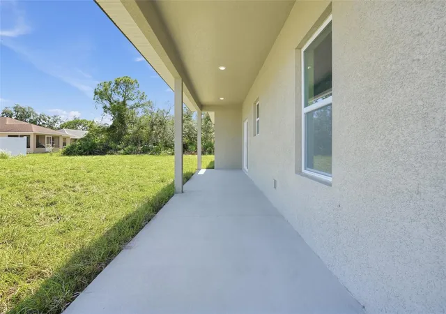 Photo 3 of Single family home for sale at 806 Lola Dr, Sebring, FL 33872 | MLS# OM732164 | Listing updated on 2026-10-23