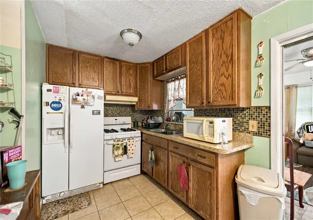 Photo 4 of Sale Pending at 1815 NW 24th Court, Ocala, FL 34475 | MLS# OM732166 | Listing updated on 2026-09-19