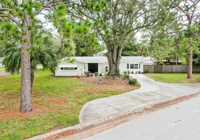 Photo 2 of Single family home for sale at 5625 Atlantic Ave N, Saint Petersburg, FL 33703 | MLS# TB8548170 | Listing updated on 2026-09-20