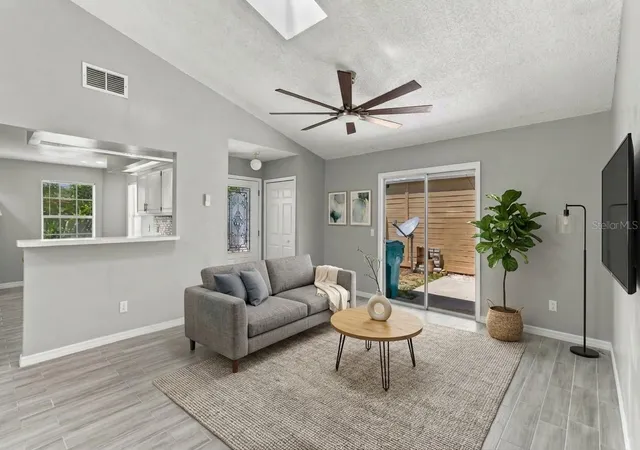 Photo 4 of Single family home for sale at 2011 Winslow Dr, Orlando, FL 32812 | MLS# O6441393 | Listing updated on 2026-09-13