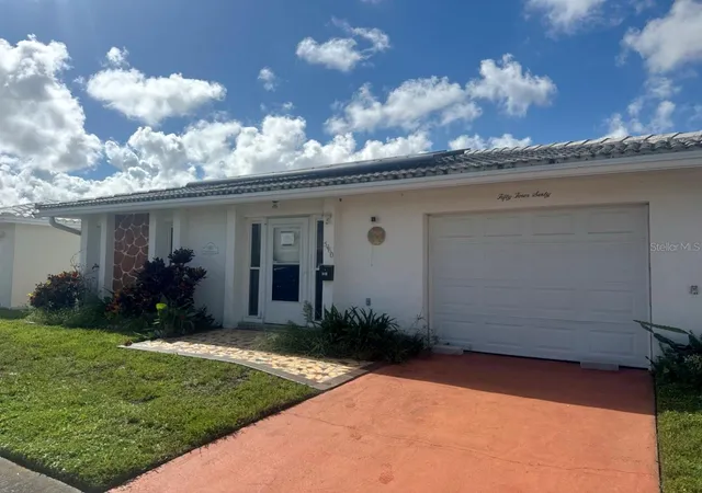 Photo 1 of Single family home for sale at 5460 Lemon Tree Ln N, Pinellas Park, FL 33782 | MLS# TB8548181 | Listing updated on 2026-09-23