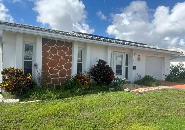 Photo 2 of Single family home for sale at 5460 Lemon Tree Ln N, Pinellas Park, FL 33782 | MLS# TB8548181 | Listing updated on 2026-09-23