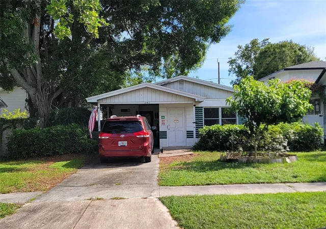 Photo 1 of Single family home for sale at 546 35th Avenue N, Saint Petersburg, FL 33704 | MLS# TB8548182 | Listing updated on 2026-09-13