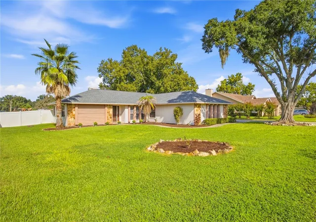 Photo 2 of Single family home for sale at 7926 W Ridge Pointe Dr, Lakeland, FL 33810 | MLS# OM732171 | Listing updated on 2026-10-01