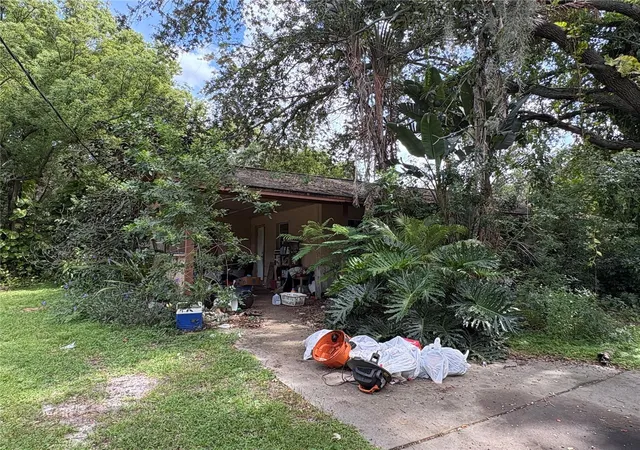 Photo 3 of Sale Pending at 102 13th Street SE, Ruskin, FL 33570 | MLS# TB8548199 | Listing updated on 2026-10-09