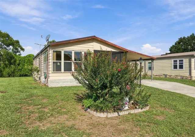Photo 3 of Manufactured home for sale at 253 Menlo Park Ave, Davenport, FL 33897 | MLS# O6441410 | Listing updated on 2026-10-08