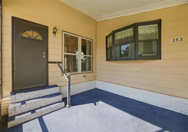 Photo 3 of Manufactured home for sale at 253 Menlo Park Ave, Davenport, FL 33897 | MLS# O6441410 | Listing updated on 2026-10-08