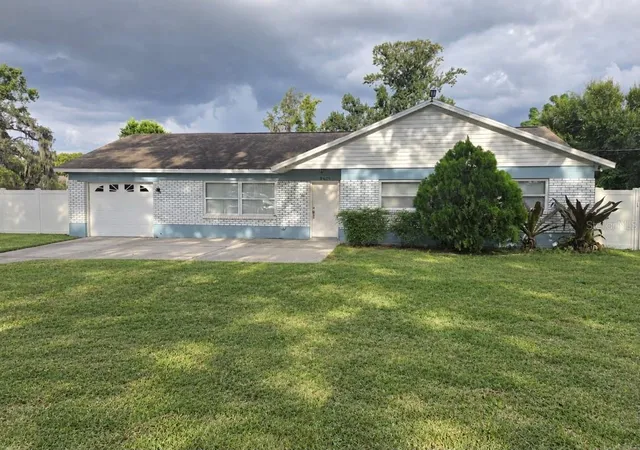 Photo 1 of Single family home for sale at 8601 Twin Lakes Blvd, Tampa, FL 33614 | MLS# TB8548203 | Listing updated on 2026-09-13