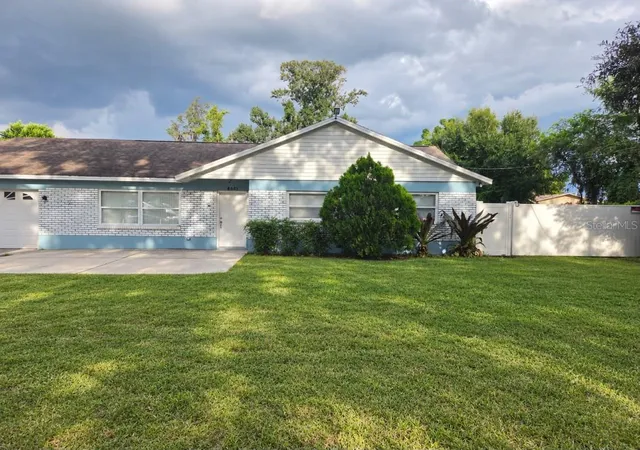 Photo 2 of Single family home for sale at 8601 Twin Lakes Blvd, Tampa, FL 33614 | MLS# TB8548203 | Listing updated on 2026-09-13
