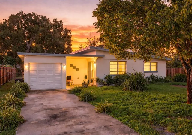 Photo 1 of Single family home for sale at 10594 104th Avenue, Largo, FL 33773 | MLS# TB8548209 | Listing updated on 2026-10-08