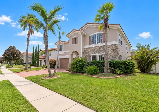 Photo 2 of Single family home for sale at 3915 Shoreview Dr, Kissimmee, FL 34744 | MLS# S5157461 | Listing updated on 2026-09-13