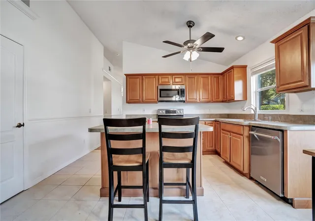 Photo 3 of Single family home for sale at 640 Lance Ct, Oviedo, FL 32765 | MLS# O6441429 | Listing updated on 2026-09-20
