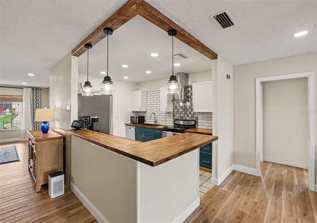 Photo 3 of Single family home for sale at 385 Clb Manor Dr, Sun City Center, FL 33573 | MLS# TB8548235 | Listing updated on 2026-09-15