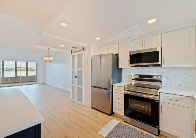 Listing Photo 4 - Condo for sale in building located at 1847 Shore Dr S, South Pasadena, FL 33707 - Unit #202