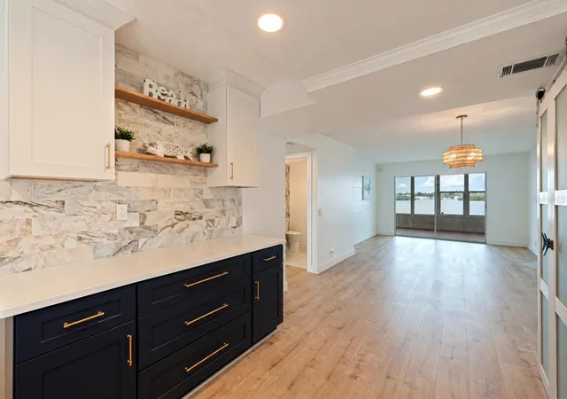 Listing Photo 5 - Condo for sale in building located at 1847 Shore Dr S, South Pasadena, FL 33707 - Unit #202