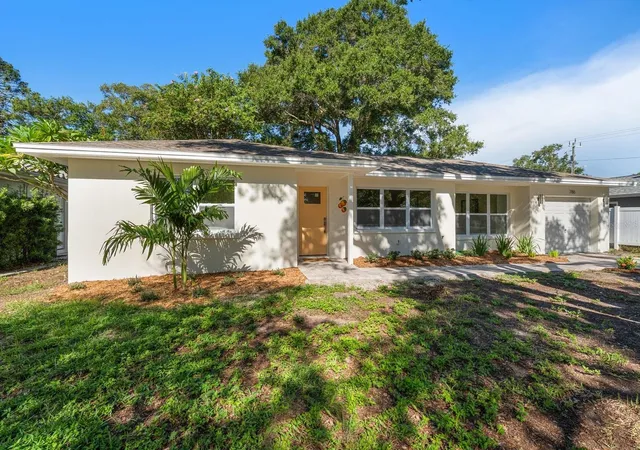 Photo 2 of Single family home for sale at 786 Manor Dr W, Dunedin, FL 34698 | MLS# TB8548245 | Listing updated on 2026-09-19