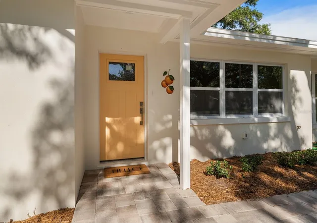 Photo 3 of Single family home for sale at 786 Manor Dr W, Dunedin, FL 34698 | MLS# TB8548245 | Listing updated on 2026-09-19