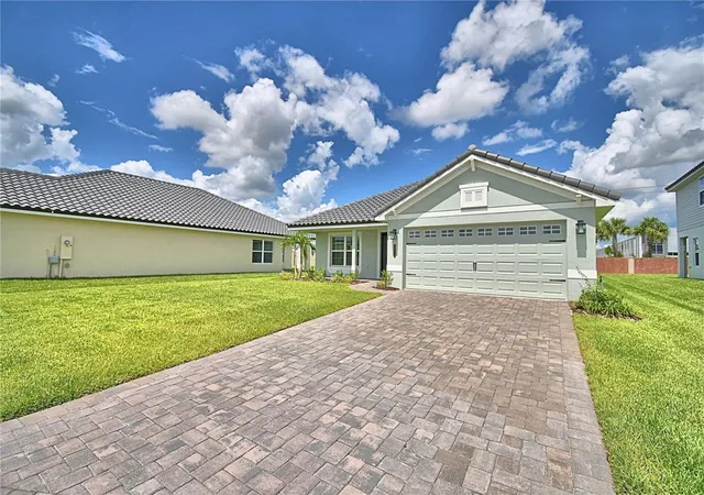 Photo 2 of Single family home for sale at 5403 Waterside Dr, Auburndale, FL 33823 | MLS# L4965024 | Listing updated on 2026-09-14
