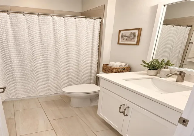 Photo 10 of Single family home for sale at 5936 Golden Nettle Dr, Apollo Beach, FL 33572 | MLS# O6441443 | Listing updated on 2026-09-14