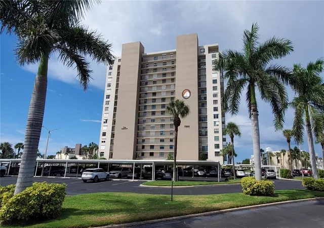 Condo for sale at 7300 Sun Is Dr S #701, SOUTH PASADENA, FL 33707 | MLS# TB8548255