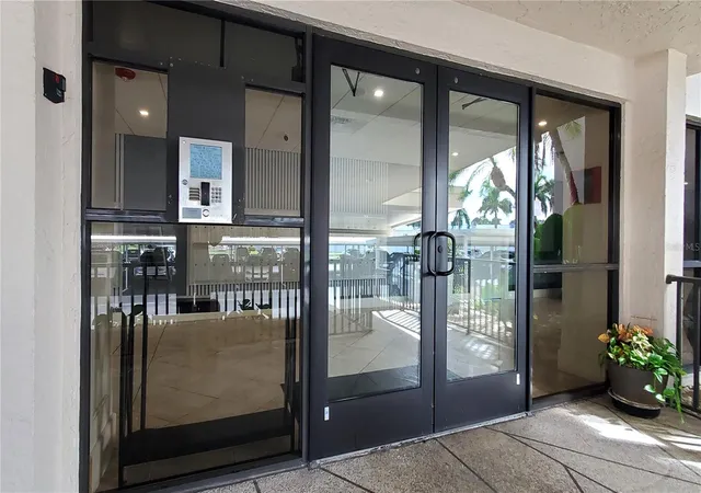 Photo 4 of Condo for sale at 7300 Sun Is Dr S #701, South Pasadena, FL 33707 | MLS# TB8548255 | Listing updated on 2026-10-06