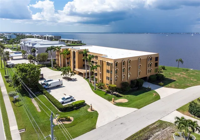 Condo for sale at 1601 Park Beach Cir #18, PUNTA GORDA, FL 33950 | MLS# C7530692