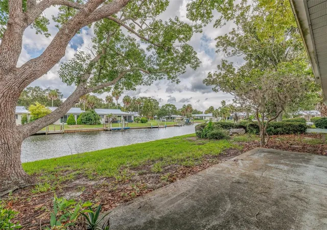 Listing Photo 5 - Condo for sale in building located at 11255 W Bayshore, CRYSTAL RIVER, FL 34429 - Unit #81
