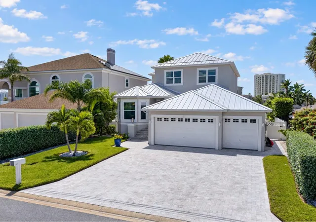 Photo 1 of Single family home for sale at 141 Bayside Dr, Clearwater Beach, FL 33767 | MLS# TB8548261 | Listing updated on 2026-09-20