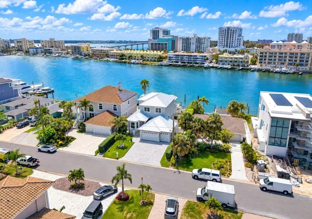 Photo 4 of Single family home for sale at 141 Bayside Dr, Clearwater Beach, FL 33767 | MLS# TB8548261 | Listing updated on 2026-09-20