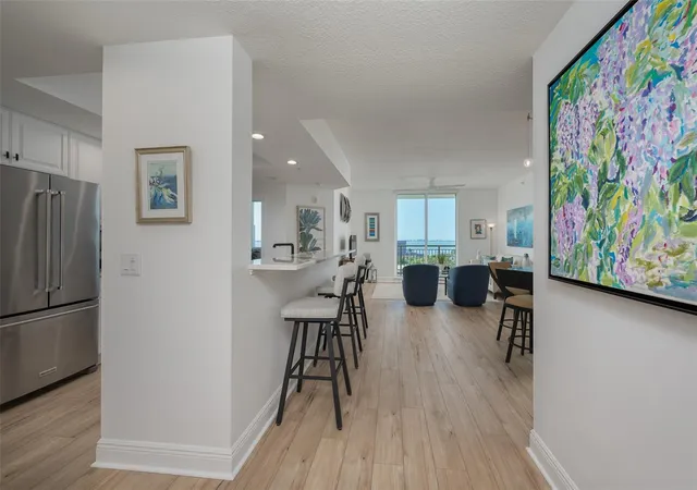 Listing Photo 4 - Condo for sale in building located at 800 N Tamiami Trl, Sarasota, FL 34236 - Unit #815