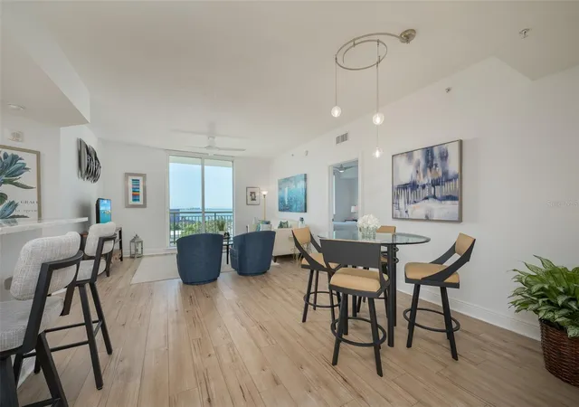 Listing Photo 5 - Condo for sale in building located at 800 N Tamiami Trl, Sarasota, FL 34236 - Unit #815