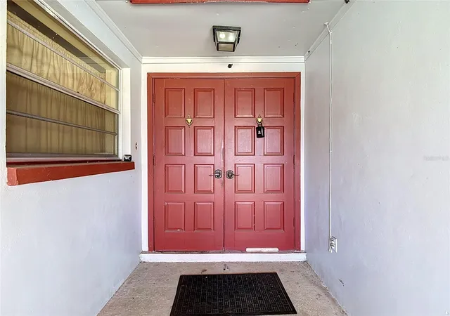 Photo 3 of Single family home for sale at 617 Highview Cir S, Brandon, FL 33510 | MLS# N6145742 | Listing updated on 2026-10-17