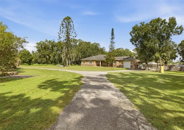 Photo 3 of Single family home for sale at 1208 W Baker St, Plant City, FL 33563 | MLS# TB8548262 | Listing updated on 2026-09-22