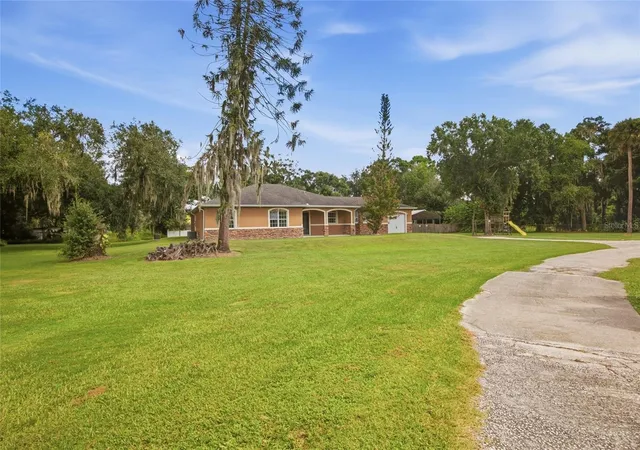 Photo 4 of Single family home for sale at 1208 W Baker St, Plant City, FL 33563 | MLS# TB8548262 | Listing updated on 2026-09-22