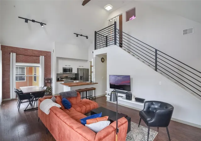 Listing Photo 4 - Condo for sale in building located at 6001 Westgate Dr, Orlando, FL 32835 - Unit #2124