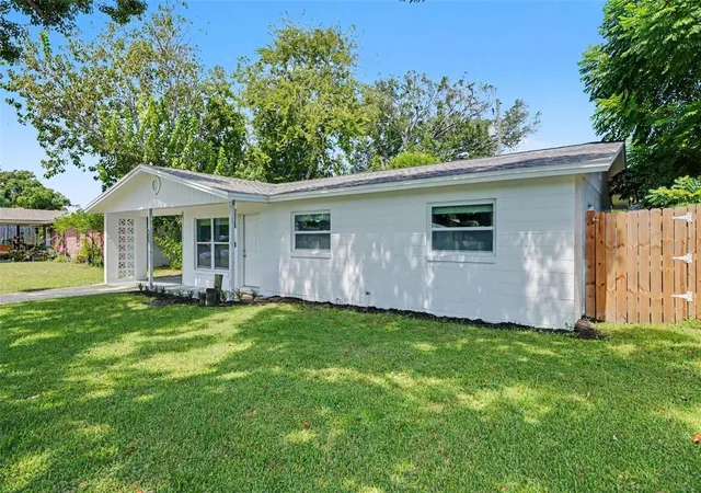 Photo 3 of Single family home for sale at 506 Cambridge Cir, South Daytona, FL 32119 | MLS# O6441454 | Listing updated on 2026-09-19