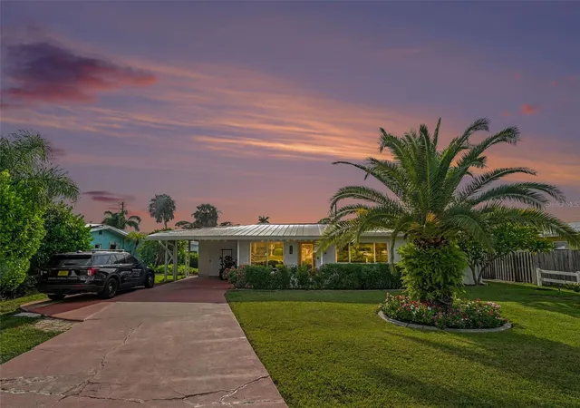 Photo 1 of Single family home for sale at 818 The Rialto, Venice, FL 34285 | MLS# O6441457 | Listing updated on 2026-09-14